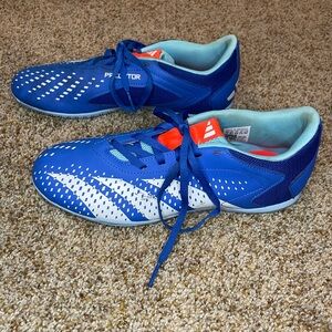 EUC Women’s non-marking Adidas shoes size 7